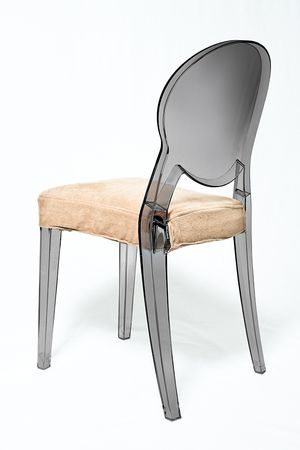 durchsichtiger Stuhl