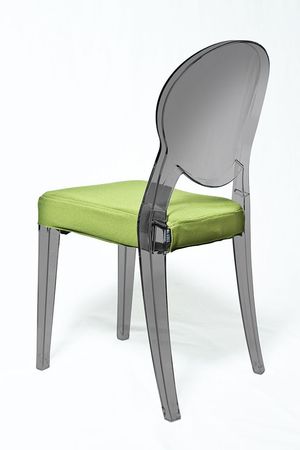 durchsichtiger Stuhl