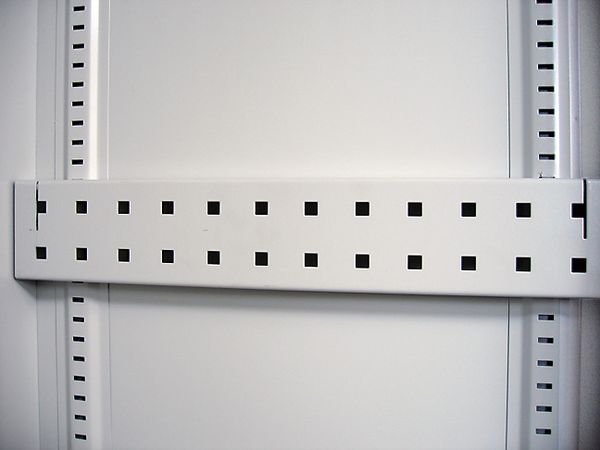 PAVOY Sportgeräteschrank konfigurierbar bis Vollausstattung | Ballschrank mit Flügeltüren | 195 x 120 x 50 cm mit Vollblech- oder Lochfeldtüren | große Farbauswahl