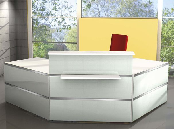Empfangstheke Satinglas in C-Form mit zwei Beratungsplätzen | 108 x 250 x 250 cm (HxBxT)