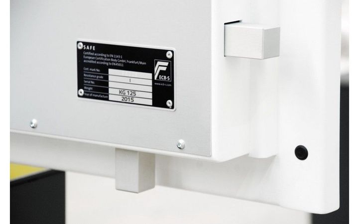  Safe mit Uhrenbeweger