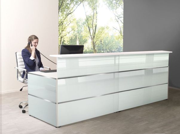 Empfangstresen Satinglas 8 | 108 x 275 x 92 cm (HxBxT)