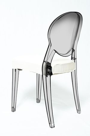 durchsichtiger Stuhl