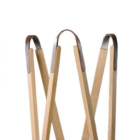 detail leder holz garderobe