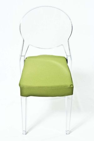 transparenter Stuhl